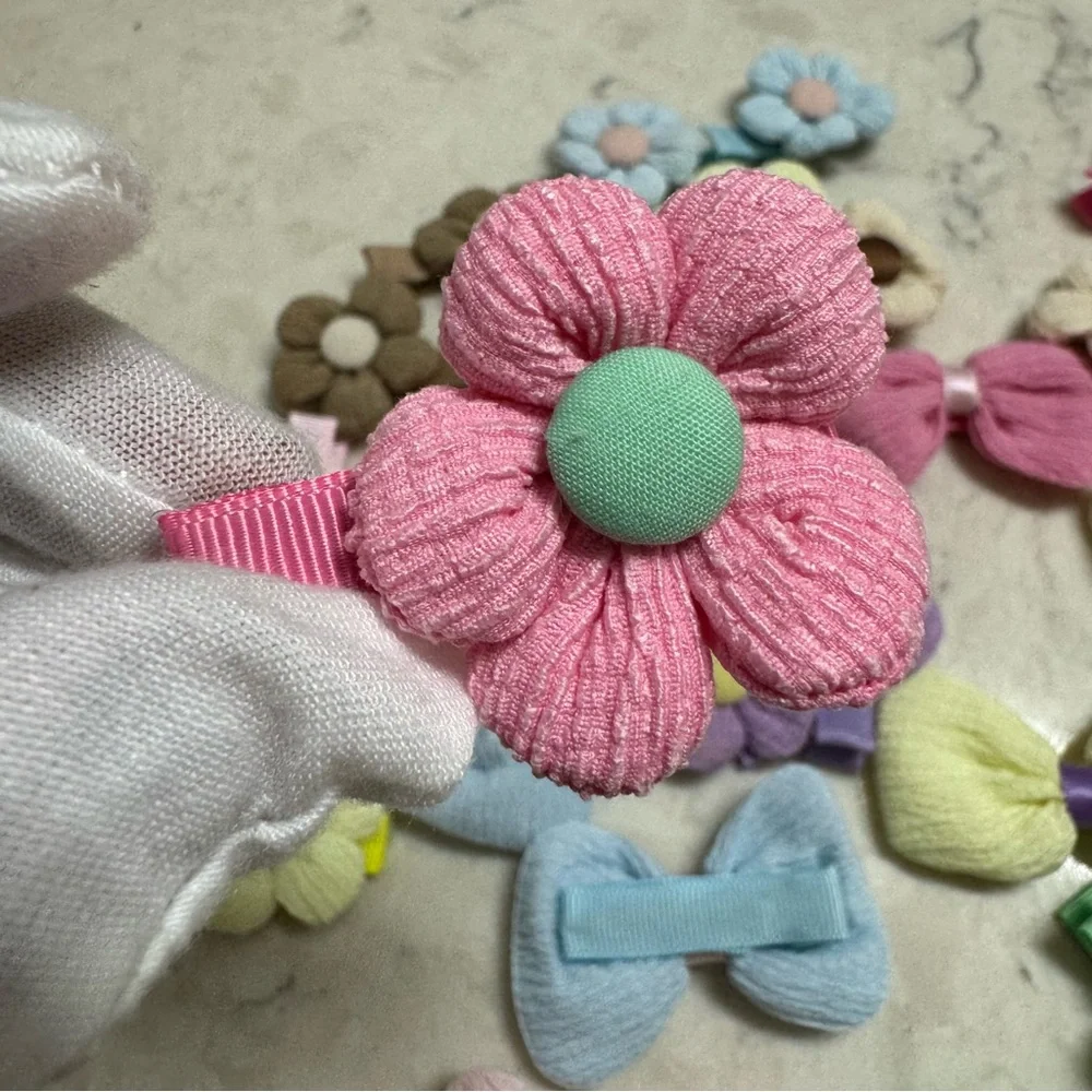 🌸 24-Piece Handmade Hair Clip Set | 8 Flower Pairs & 4 Bow Pairs 🎀 - Picture 7 of 16